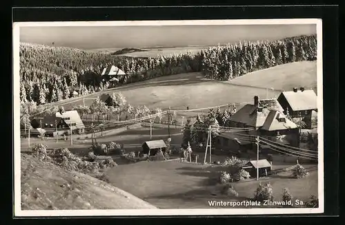 AK Zinnwald i. Sa., Totale im Winter mit Berggasthaus Zinnwaldbaude