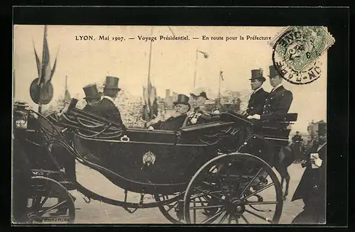 AK Lyon, Voyage Présidentiel 1907, en route pour la Préfecture
