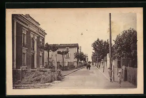 AK Craponne, Avenue de la Gare et Salle des Fetes