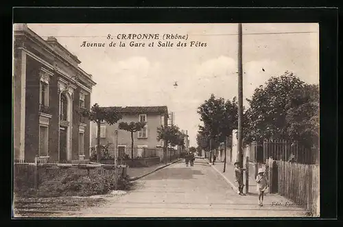 AK Craponne, Avenue de la Gare et Salle des Fetes