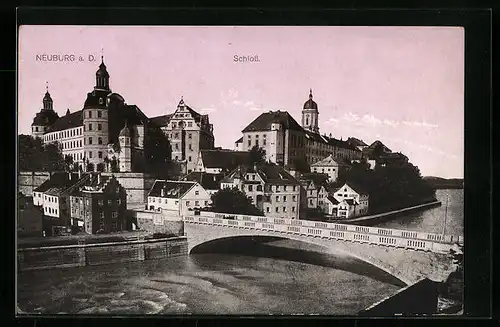 AK Neuburg a. D., das Schloss von der Brücke aus gesehen