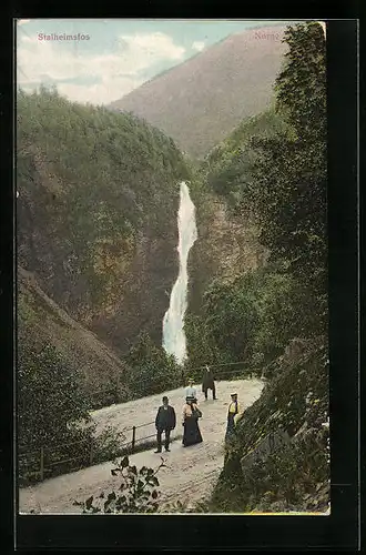 AK Stalheimsfos, Spaziergänger am Wasserfall