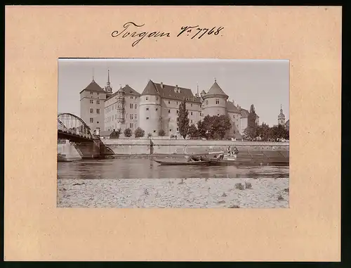 Fotografie Brück & Sohn Meissen, Ansicht Torgau, Schloss Hartenfels & Lastkahn