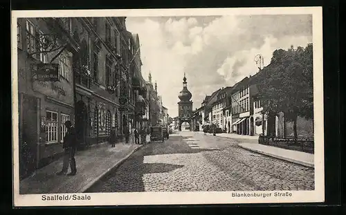 AK Saalfeld /Saale, Blankenburger Strasse mit Gasthaus Kloster-Bräu und Tor