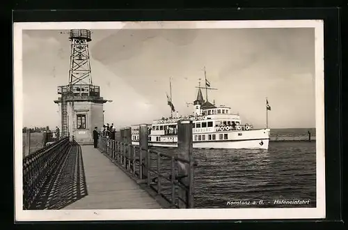 AK Konstanz a. B., Hafeneinfahrt mit Fähre