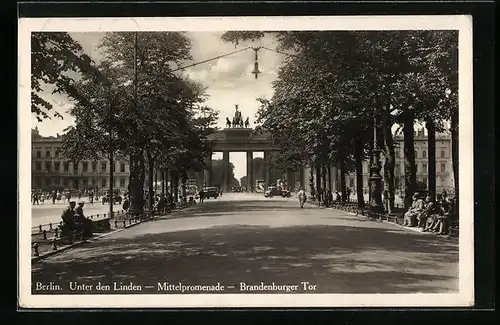 AK Berlin, Brandenburger Tor von der Mittelpromenade gesehen