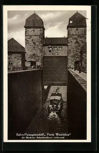 AK Minden i. W., Kanalbrücke über die Weser, Salondampfer Porta Westfalica die Schachtschleuse verlassend