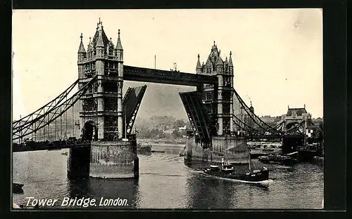 AK London, Tower Bridge mit hochgezogener Brücke