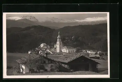 AK Kastelruth, Gesamtansicht vom Ortsrand aus