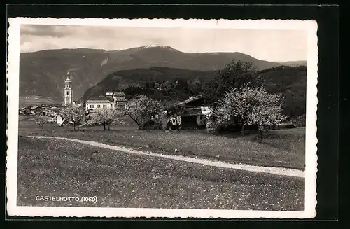 AK Kastelruth, Wanderweg mit Blick auf die Stadt