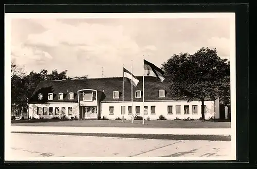 AK Radevormwald /Rhld., Haus des Sports, Fahnen