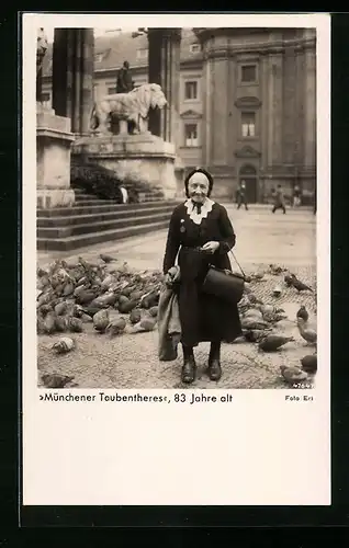 Foto-AK München, Münchener Taubentheres vor der Feldeherrenhalle