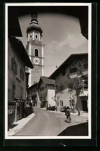 AK Castelrotto, Motivo, Strassenpartie mit Kirchturm