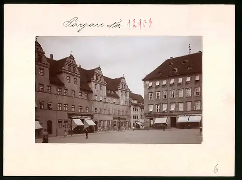 Fotografie Brück & Sohn Meissen, Ansicht Torgau / Elbe, Markt mit Geschäften Her. Streubel, O. Reinecke, Mohren Apotheke