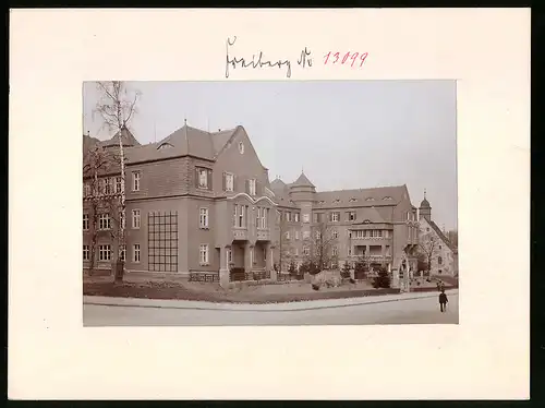 Fotografie Brück & Sohn Meissen, Ansicht Freiberg i. Sa., Strassenpartei am Johannis Hospital