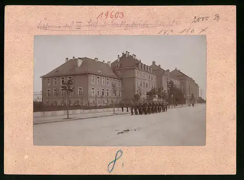 Fotografie Brück & Sohn Meissen, Ansicht Freiberg i. Sa., Kaserne des III. Bataillon und Stabsgebäude Infan.-Rgt. 182
