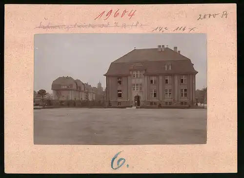 Fotografie Brück & Sohn Meissen, Ansicht Freiberg i. Sa., Kasernen-Gebäude des Infanterie-Regiments Nr. 182