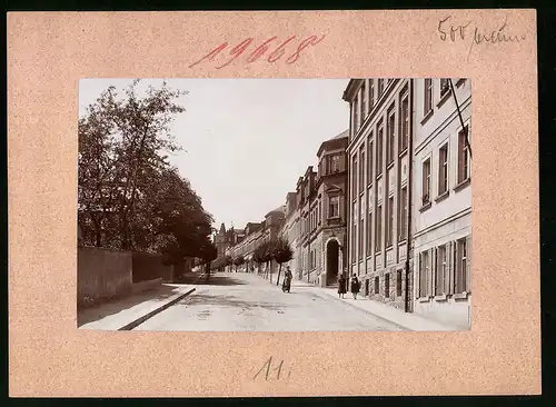 Fotografie Brück & Sohn Meissen, Ansicht Hainichen i. Sa., Partie in der Wilhelmstrasse mit Colonialwarenhandlung
