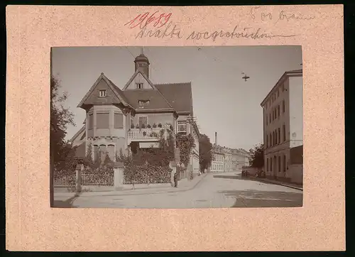 Fotografie Brück & Sohn Meissen, Ansicht Pulsnitz i. Sa., Blick in die Ohorner Strasse, Wohnhäuser