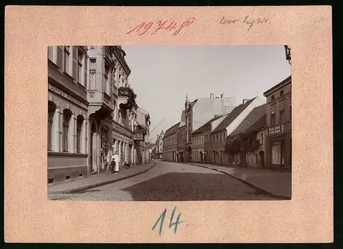 Fotografie Brück & Sohn Meissen, Ansicht Senftenberg, Blick in die Schlossstrasse, Restaurant Otto During, Geschäfte