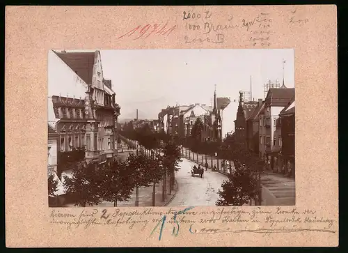 Fotografie Brück & Sohn Meissen, Ansicht Senftenberg, Blick in die Bahnhofstrasse mit Wohnhäusern