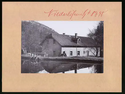 Fotografie Brück & Sohn Meissen, Ansicht Kötzschenbroda-Niederlössnitz, altes Haus im Lössnitzgrund am Teich
