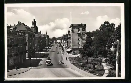 AK Rastatt, Bahnhofstrasse mit Schloss-Hotel und Anlagen