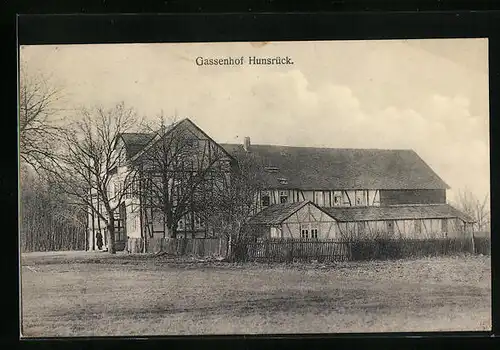 AK Haserich i. Hunsrück, Ansicht des Gassenhofes Hunsrück