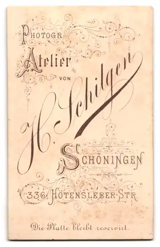 Fotografie H. Schilgen, Schöningen, Hötensleber-Str. 336, Herr mit leichtem Oberlippenbart in Anzug