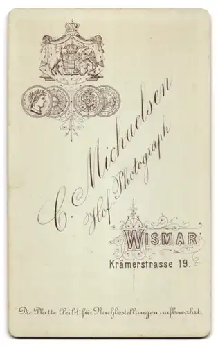 Fotografie C. Michaelsen, Wismar, Krämerstr. 19, Heranwachsender Mann mit Seitenscheitel im Anzug