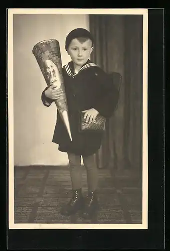 Foto-AK Kleiner Junge mit Schultüte zum Schulanfang