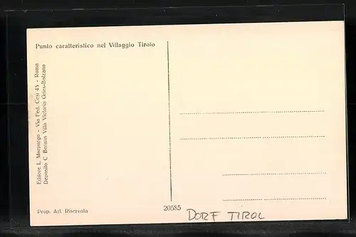 AK Dorf Tirol, Ortsansicht mit Wegkreuz und Anwohnern in Tracht