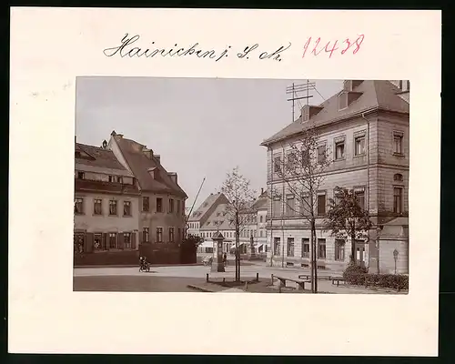 Fotografie Brück & Sohn Meissen, Ansicht Hainichen i. Sa., Gellertplatz mit Wettersäule und Blick nach dem Markt