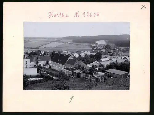 Fotografie Brück & Sohn Meissen, Ansicht Hartha i. Sa., Blick auf die Stadt mit Wohnhäusern