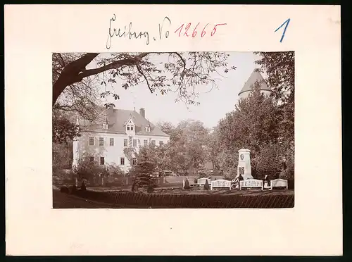 Fotografie Brück & Sohn Meissen, Ansicht Freiberg i. Sa., Blick auf das Clemens-Winkler-Denkmal am Schlossplatz