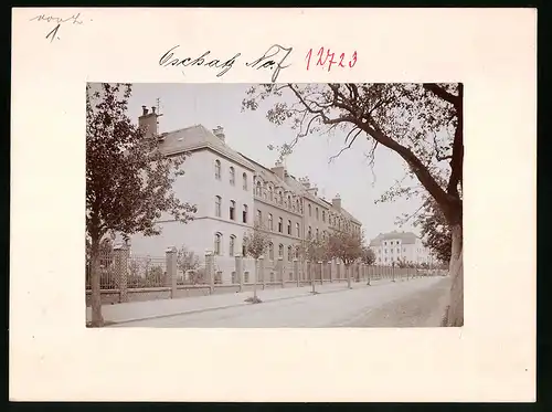 Fotografie Brück & Sohn Meissen, Ansicht Oschatz, Partie an der König Georg Kaserne des 5. Eskadron K.S. Ulanen Rgt. 17