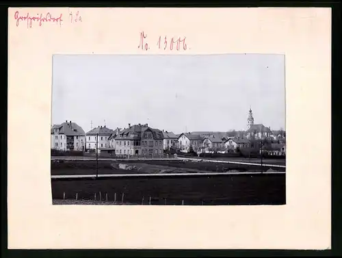Fotografie Brück & Sohn Meissen, Ansicht Grossröhrsdorf i. Sa., Blick auf die Villen im Ort mit Kirche