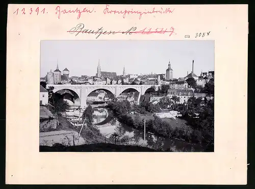 Fotografie Brück & Sohn Meissen, Ansicht Bautzen, Blick auf die Kronprinzenbrücke mit Stadtansicht