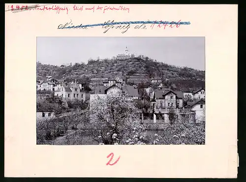 Fotografie Brück & Sohn Meissen, Ansicht Kötzschenbroda-Niederlössnitz, Ortsansicht mit Blick zur Friedensburg
