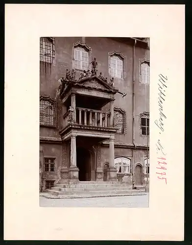 Fotografie Brück & Sohn Meissen, Ansicht Wittenberg / Elbe, Blick auf das Portal am Rathaus