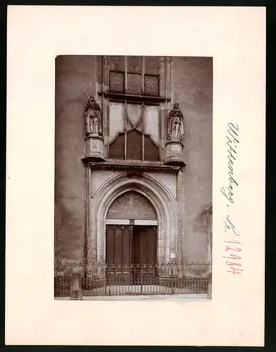 Fotografie Brück & Sohn Meissen, Ansicht Wittenberg / Elbe, Die Thesentür an der Schlosskirche, Martin Luther
