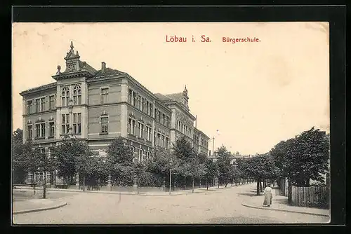 AK Löbau i. Sa., Bürgerschule mit Strassenpartie