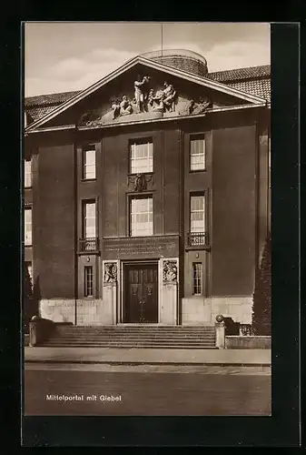 AK M.-Gladbach, Verwaltungsgebäude der Lebensversicherungs-Bank, Mittelportal mit Giebel