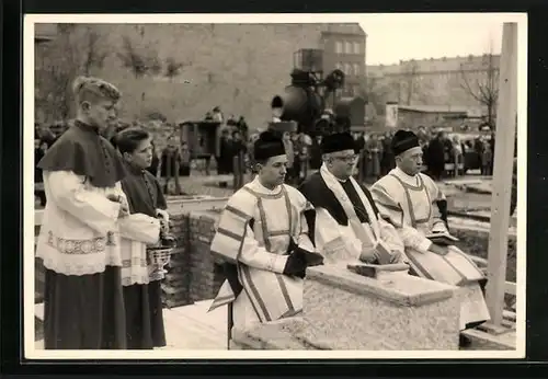 Foto-AK Berlin-Schöneberg, Grundsteinlegung St.-Konrad-Kirche 1958