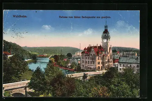 AK Waldheim, Rathaus vom linken Zschopauufer aus gesehen