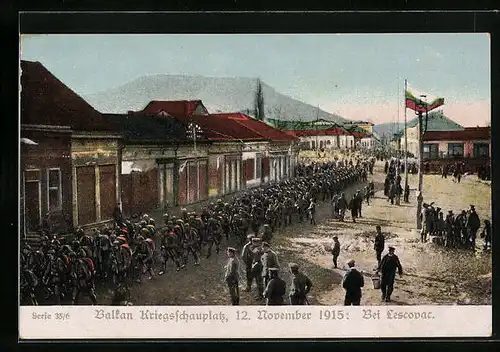 AK Lescovac, Soldaten ziehen im Jahr 1915 durch eine Strasse