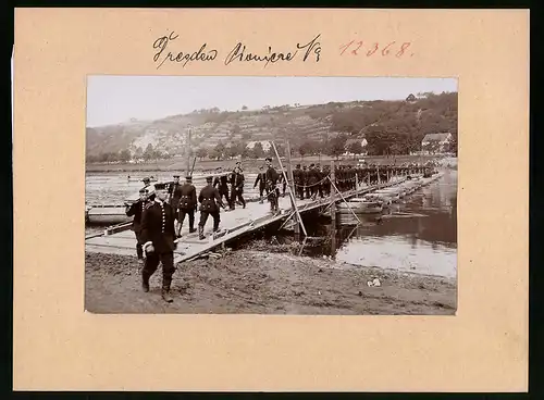 Fotografie Brück & Sohn Meissen, Ansicht Dresden, Soldaten des 1. Kgl. Sächs. Pionier-Bataillon Nr. 12 beim Brückenbau