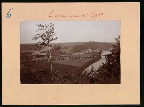 Fotografie Brück & Sohn Meissen, Ansicht Braunsdorf i. Sa., Eisenbahnviadukt mit Blick nach der Weberei a.d. Zschopau