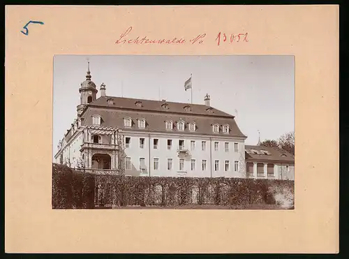 Fotografie Brück & Sohn Meissen, Ansicht Lichtenwalde, Partie mit Blick auf das Schloss Lichtenwalde