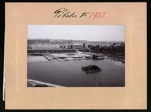 Fotografie Brück & Sohn Meissen, Ansicht Döbeln, Gondelteich im Bürgergarten mit Kaserne des 11. Infanterie-Regiments